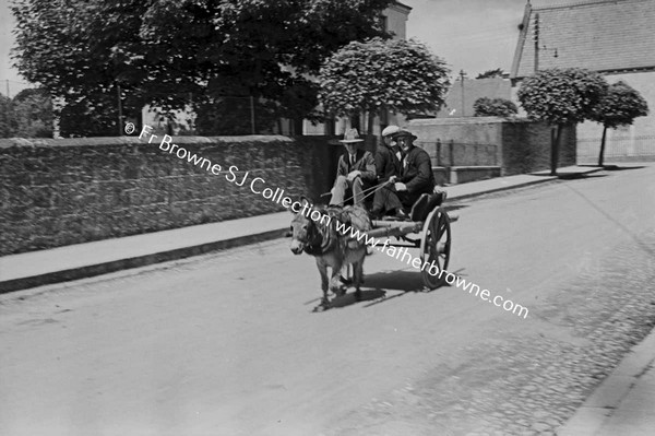 GROUP ARRIVING BY HORSE AND CART